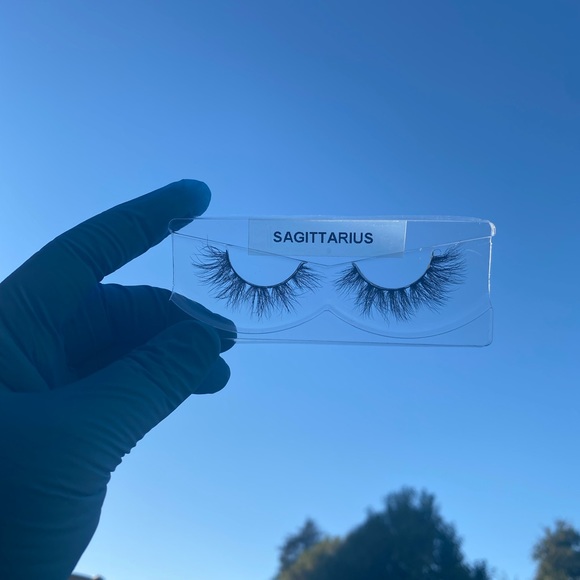 Lashes - Picture 4 of 10